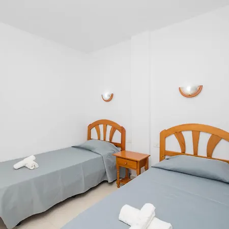 Lägenhet Arenas Cosy Flat - Balcony & Ac